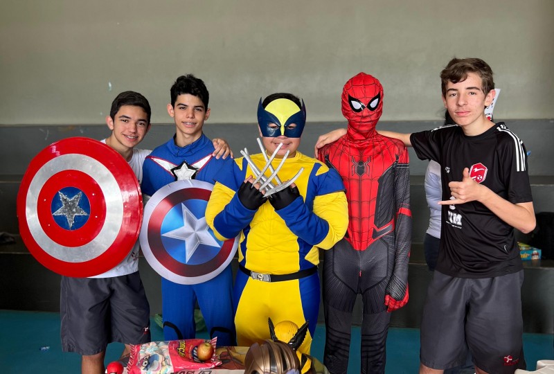 Universo Geek na Escola Múltipla! 🎮🦸‍♀️