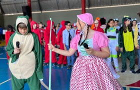 Universo Geek na Escola Múltipla! 🎮🦸‍♀️