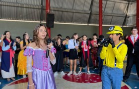 Universo Geek na Escola Múltipla! 🎮🦸‍♀️