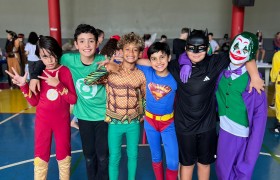 Universo Geek na Escola Múltipla! 🎮🦸‍♀️