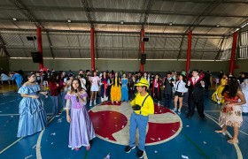 Universo Geek na Escola Múltipla! 🎮🦸‍♀️